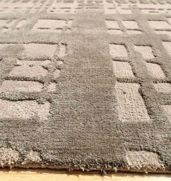Handmade tufted rug Dubai – premium carpet for modern living room and bedroom décor.