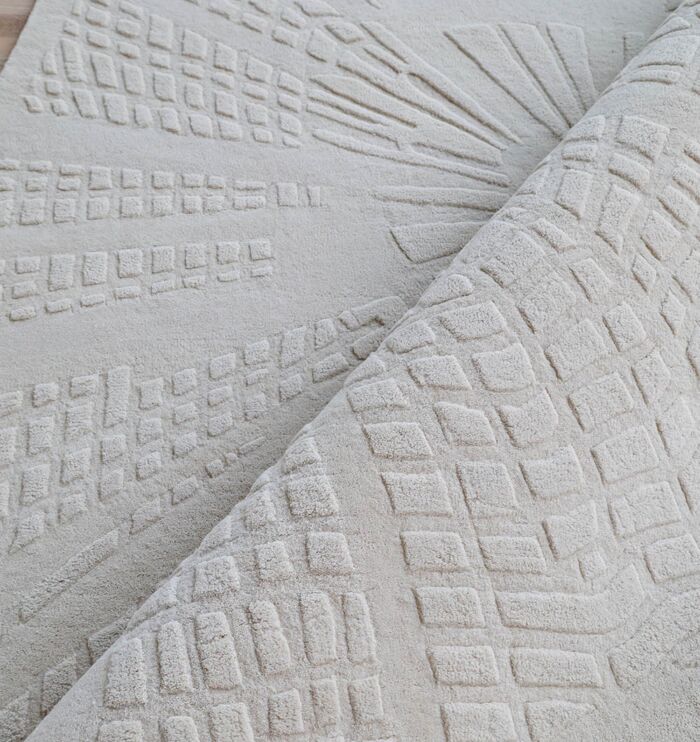 Handmade rugs by Ramsha Home رمشا المنزل with artisanal craftsmanship for modern interiors
