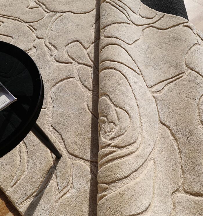 Handmade Dubai rugs – luxury living room carpet and bedroom rugs collection in UAE.