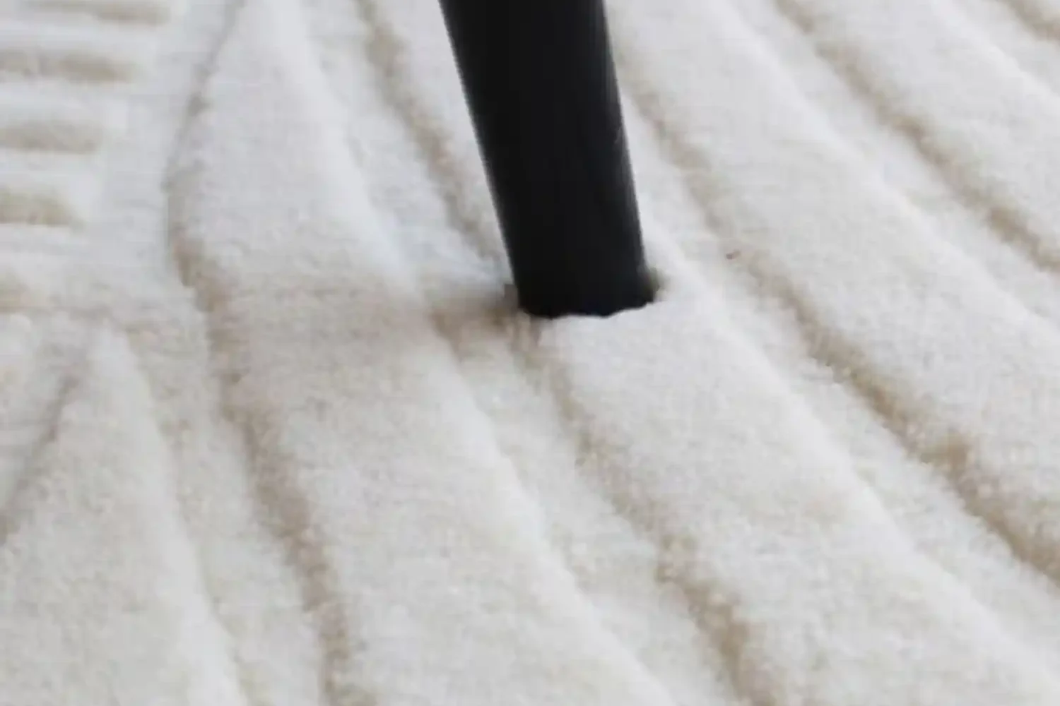 Low Pile Rug in Minimalist Living Room – Ramsha Home