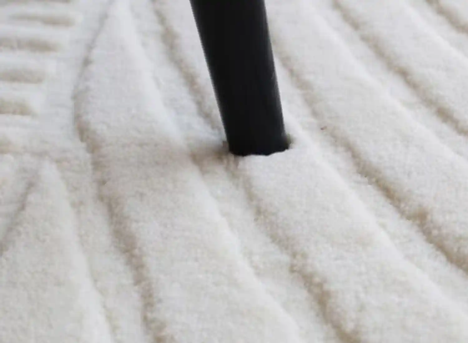 Low Pile Rug in Minimalist Living Room – Ramsha Home