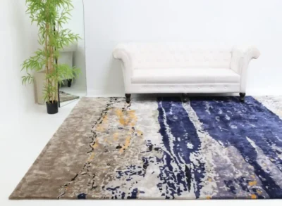 Pet-friendly rug in living room with cat and dog durable and easy to clean