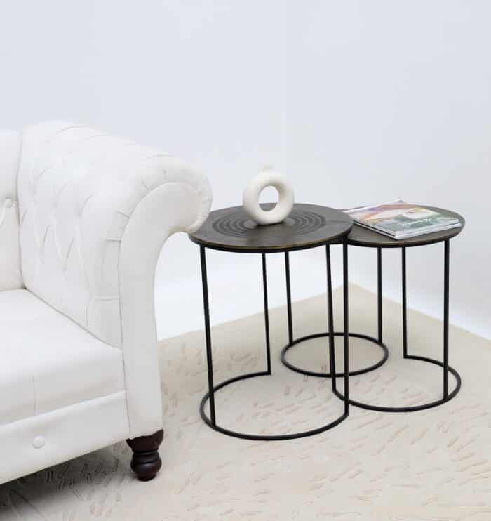 ⁦Set of 3 Modern Nesting Side Tables – Antique Brass Finish with Black Iron Base GH-070⁩ - الصورة ⁦5⁩
